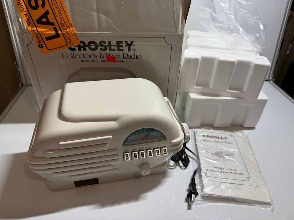 NWT NOS Vintage NIB Crosley Collector's Edition Music White Radio Model CR-3